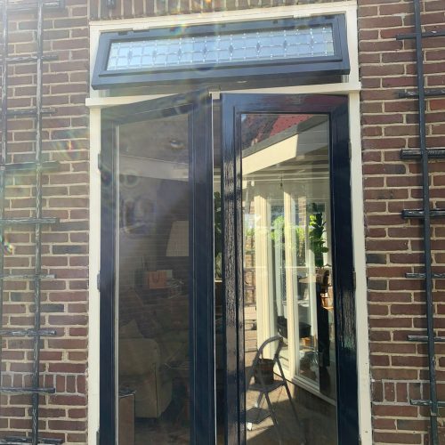 buiten raamkozijn gelakt - buitenschilderwerk